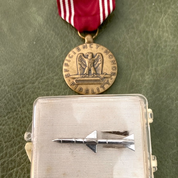 “Symbols of Security” presentation tie clasp,  Polaris Missile System (Awarded) - Picture 4 of 11